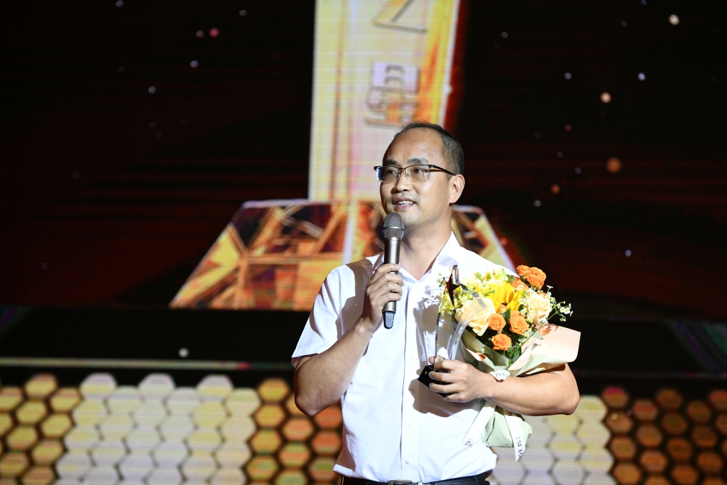 继承之星  周鑫